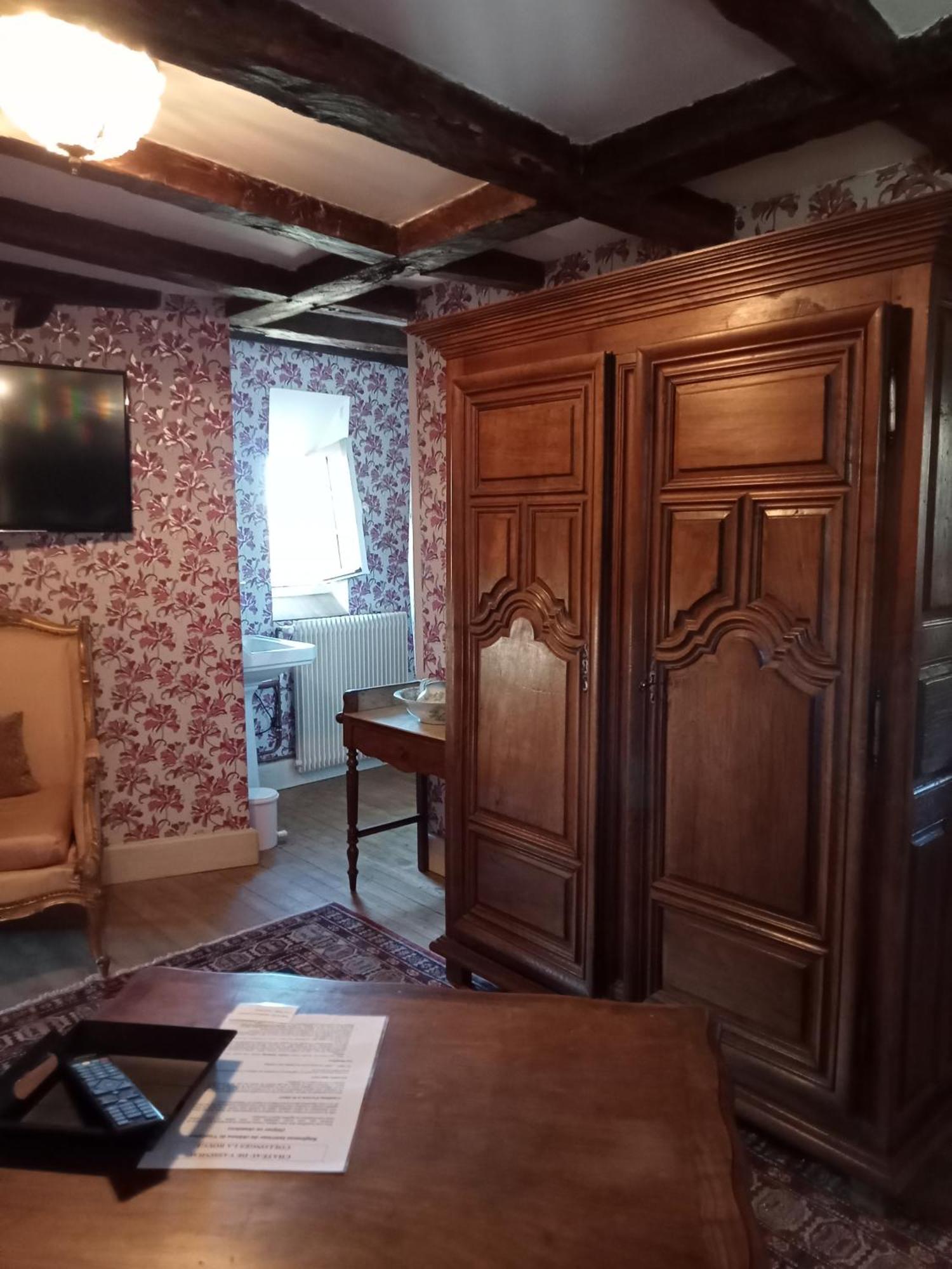 Chateau De Vassinhac Chambres D'Hotes Collonges La Rouge Quarto foto